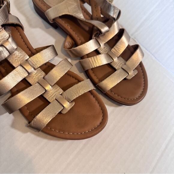 Clarks Gold Leather Strappy Gladiator Sandals Women’s 9 Beachy Comfort Flats - Picture 3 of 8